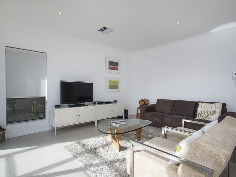 1B Sandison Avenue, Park Holme SA 5043