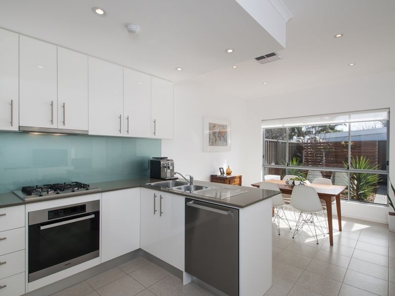 1B Sandison Avenue, Park Holme SA 5043