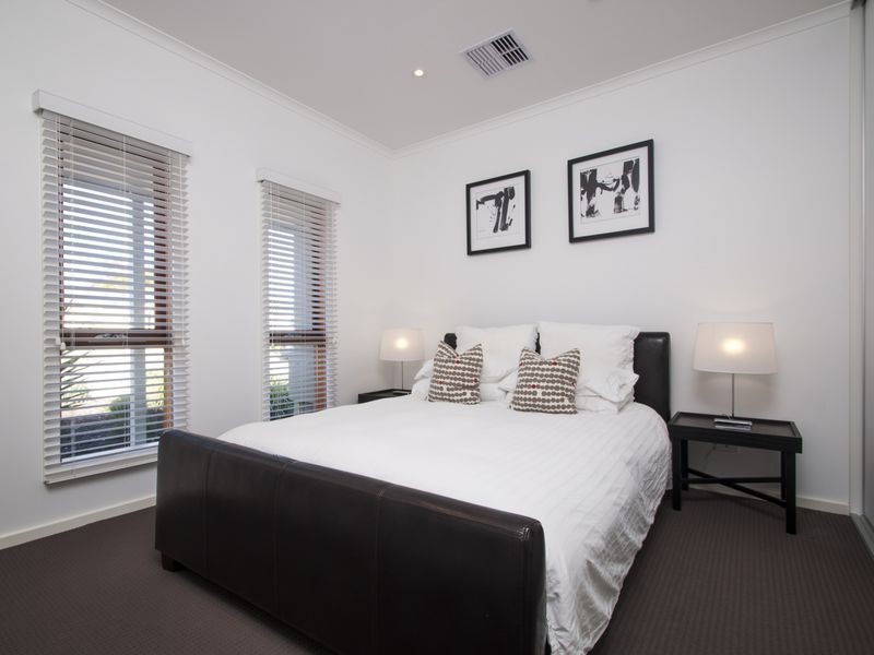 1B Sandison Avenue, Park Holme SA 5043