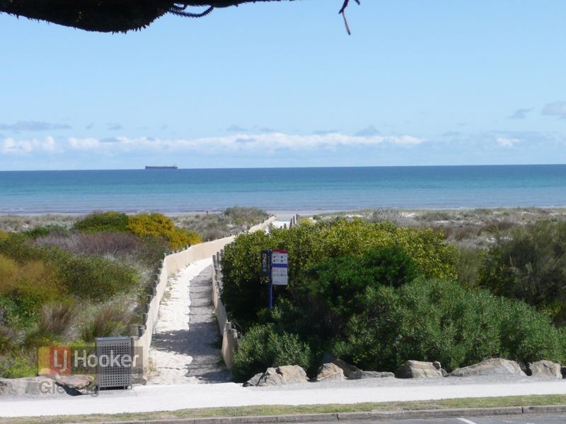 2/112 Esplanade, Semaphore SA 5019