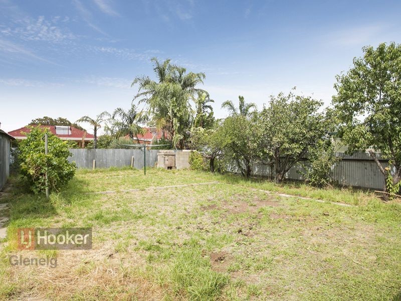 52 English Ave, Clovelly Park SA 5042
