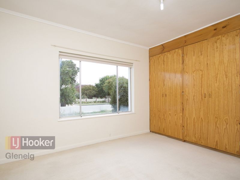 52 English Ave, Clovelly Park SA 5042