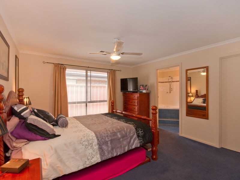 30 Mundulla Avenue, Woodcroft SA 5162