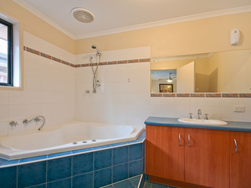 30 Mundulla Avenue, Woodcroft SA 5162