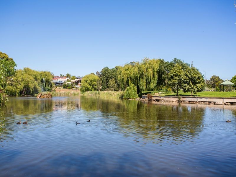 4 Wyoming Way, Happy Valley SA 5159