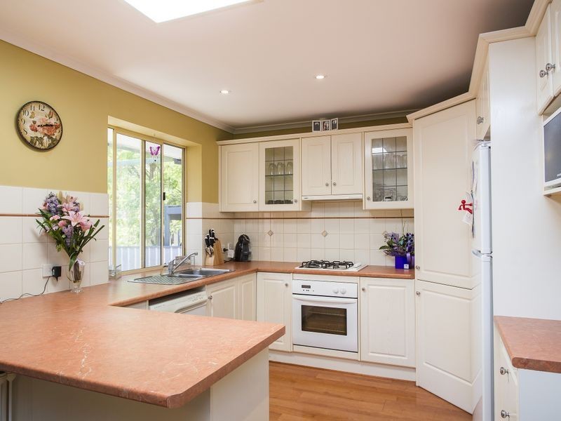 15 Woodham Court, Aberfoyle Park SA 5159