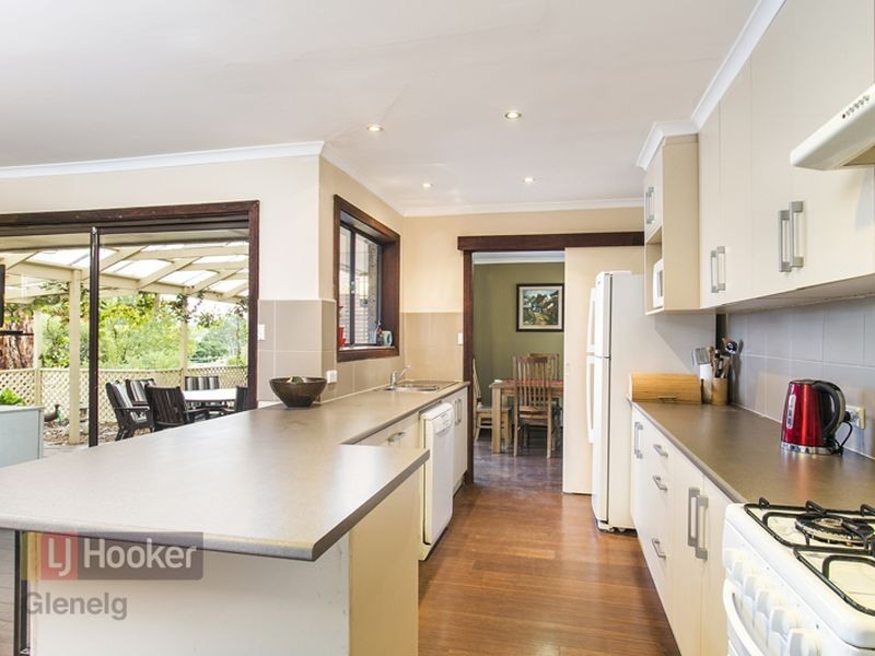 8 Jade Crescent, Aberfoyle Park SA 5159