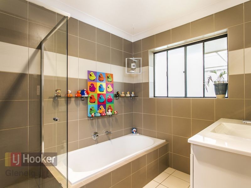 8 Jade Crescent, Aberfoyle Park SA 5159