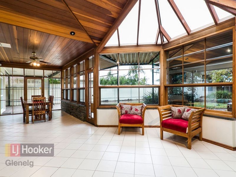 2 Burton Avenue, Park Holme SA 5043