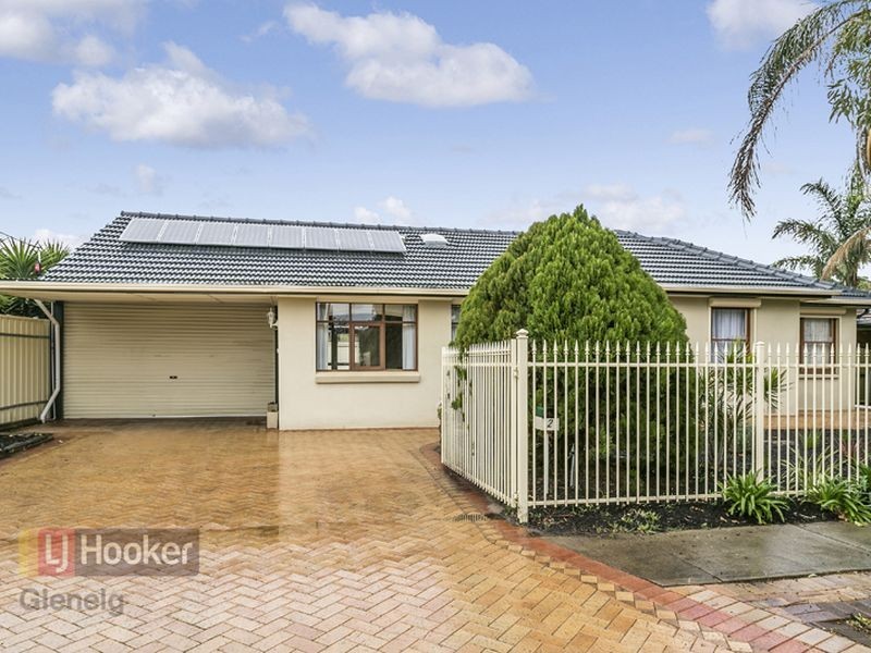 2 Burton Avenue, Park Holme SA 5043