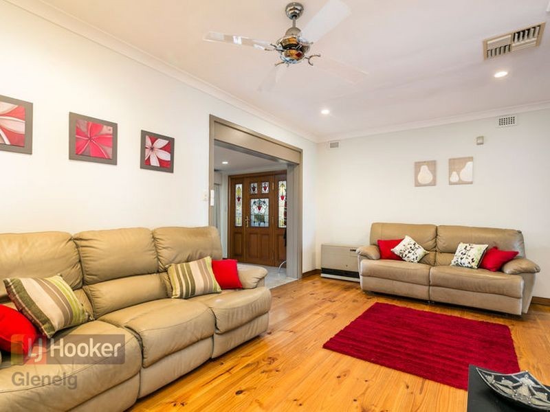 2 Burton Avenue, Park Holme SA 5043