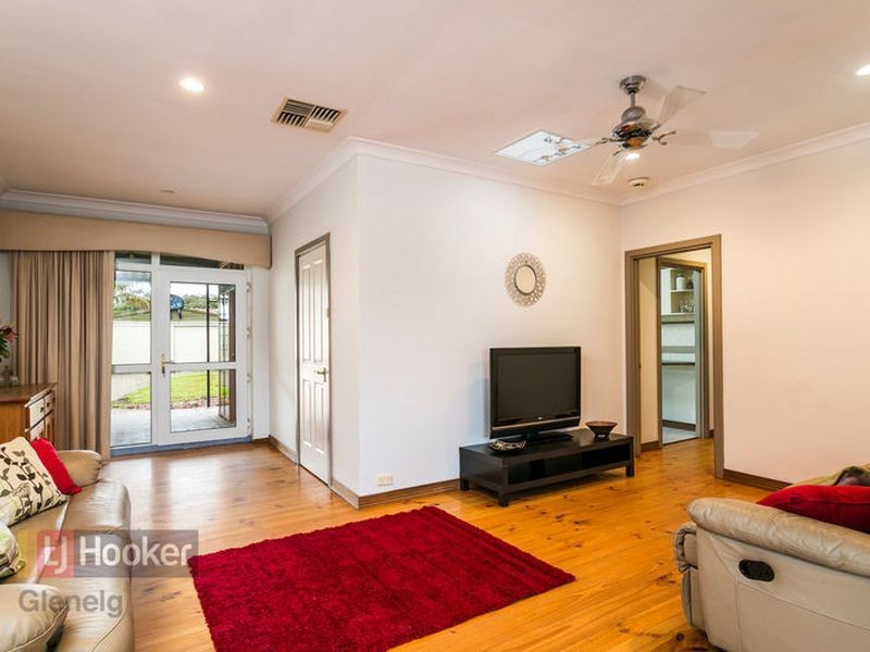 2 Burton Avenue, Park Holme SA 5043