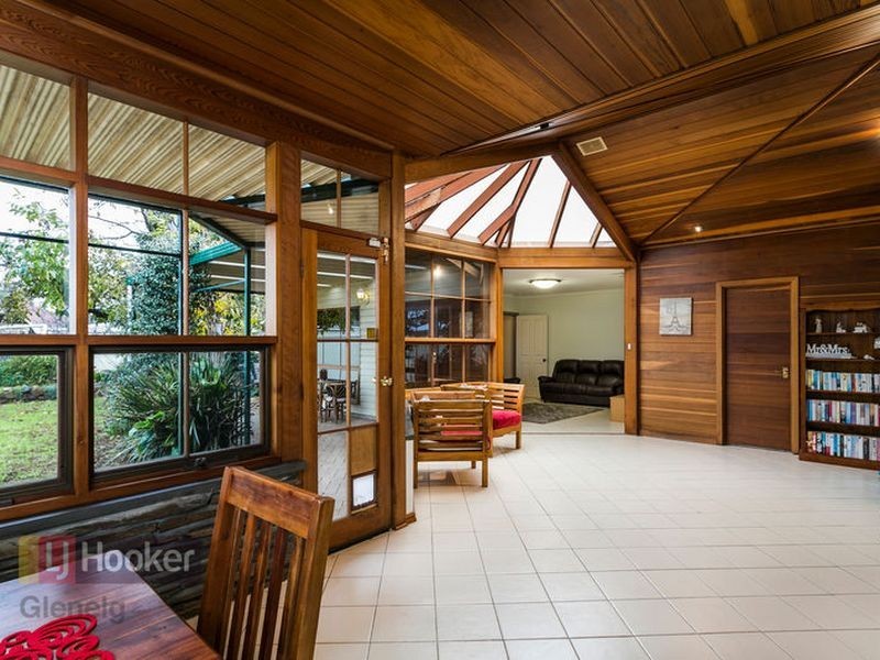 2 Burton Avenue, Park Holme SA 5043