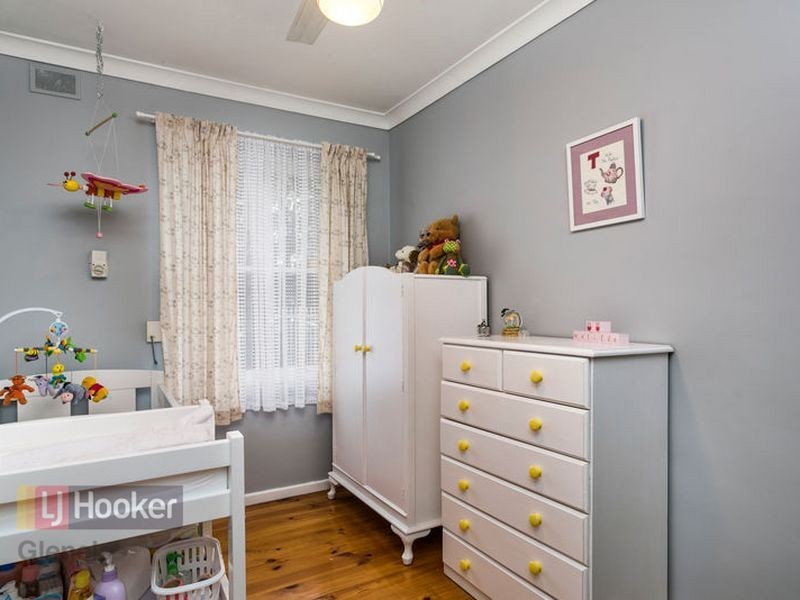 2 Burton Avenue, Park Holme SA 5043