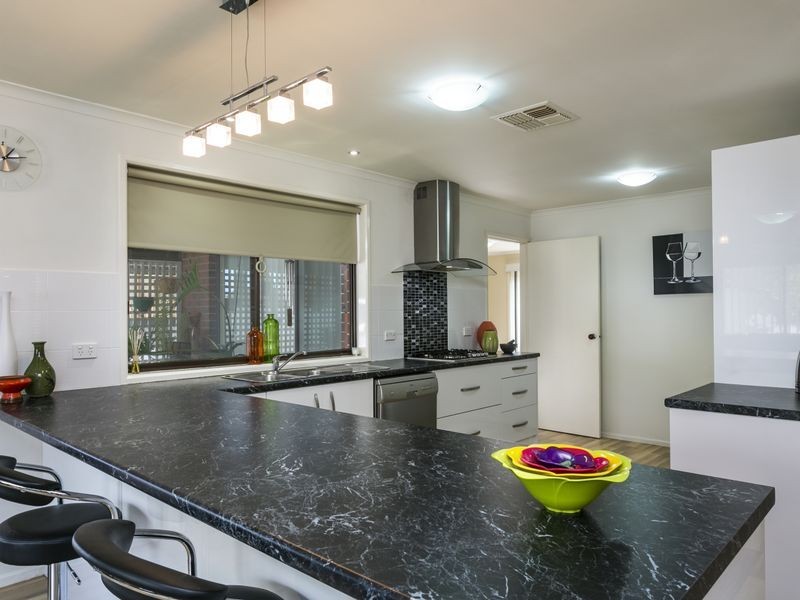 10 Dridan Crescent, Trott Park SA 5158