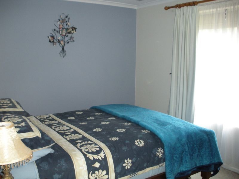 4 Barton Drive, Trott Park SA 5158