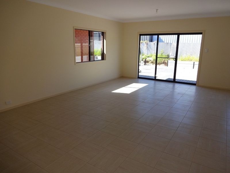 26 White Crescent, Seacombe Gardens SA 5047