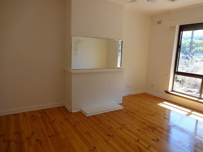 52 Barnes Ave, Marleston SA 5033