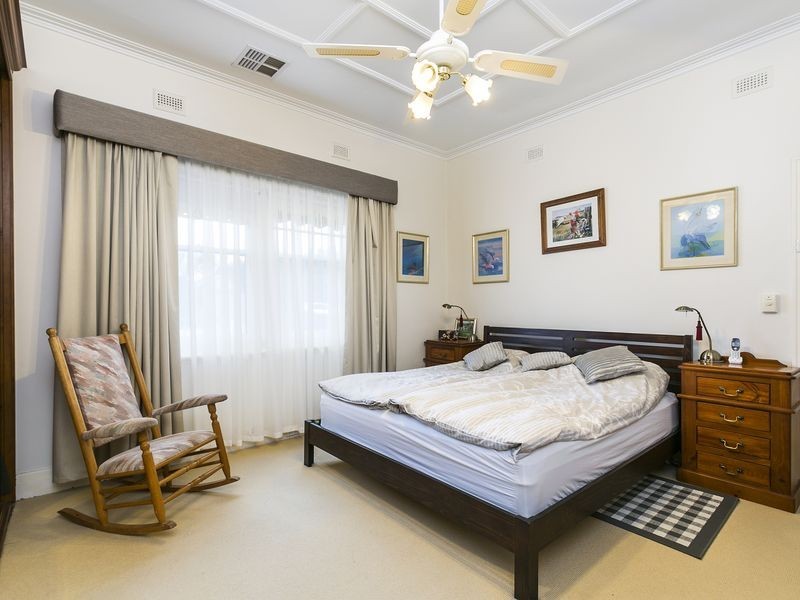 5 Ruthven Avenue, Glandore SA 5037