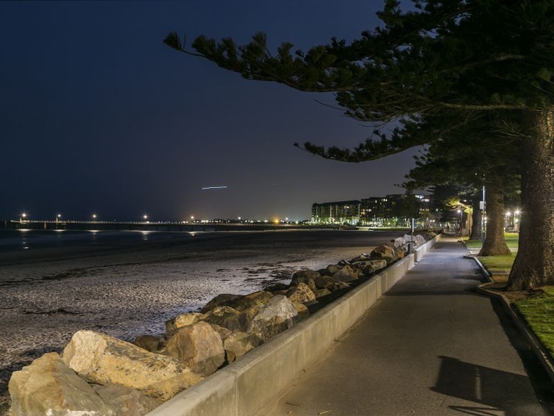 2/41 South Esplanade, Glenelg South SA 5045