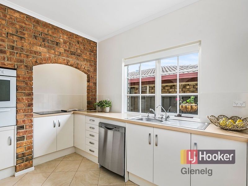 39 Rogana Crescent, Hallett Cove SA 5158