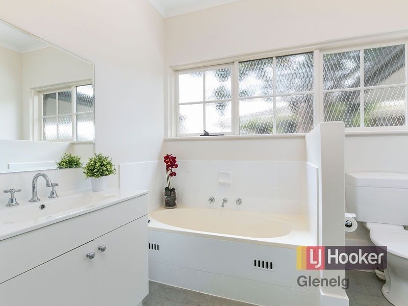 39 Rogana Crescent, Hallett Cove SA 5158