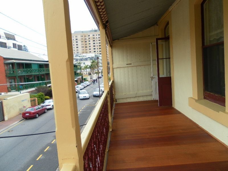 17 St Johns Row, Glenelg SA 5045