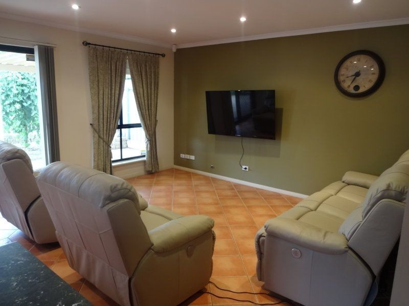 43 Shillabeer Crescent, Woodcroft SA 5162