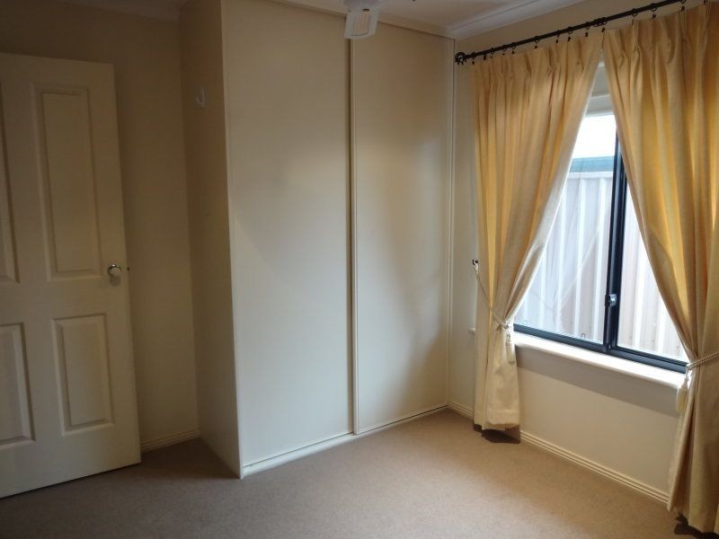 43 Shillabeer Crescent, Woodcroft SA 5162