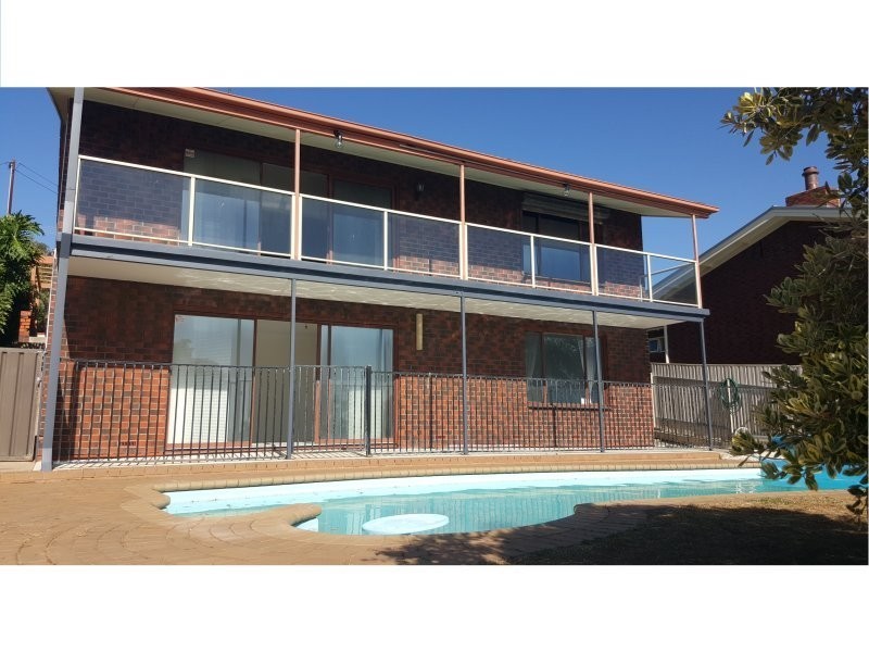 9 Seaview Road, Hallett Cove SA 5158