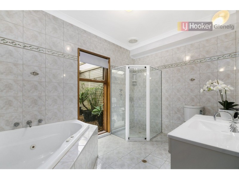 27 Lord Hobart Way, West Lakes SA 5021