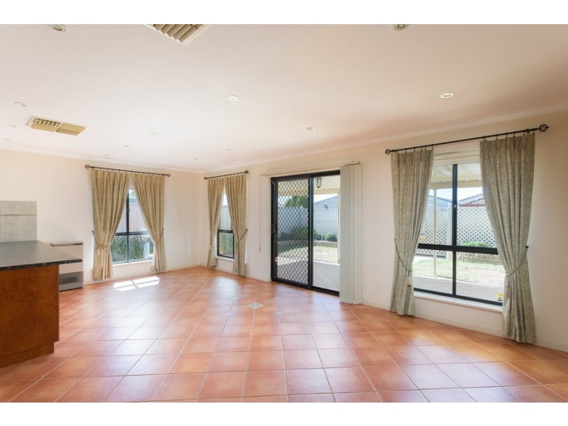 43 Shillabeer Crescent, Woodcroft SA 5162