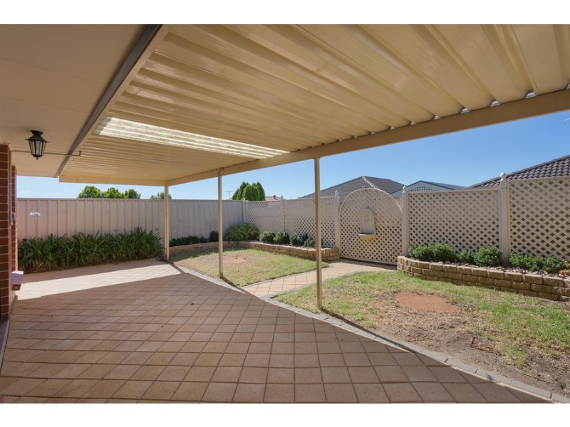 43 Shillabeer Crescent, Woodcroft SA 5162