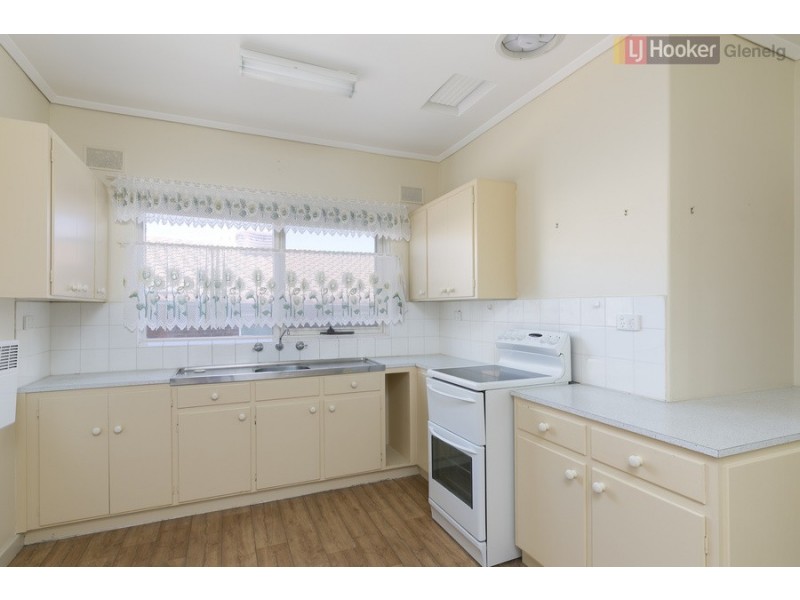 4/18 Patawalonga Esplanade, Glenelg North SA 5045