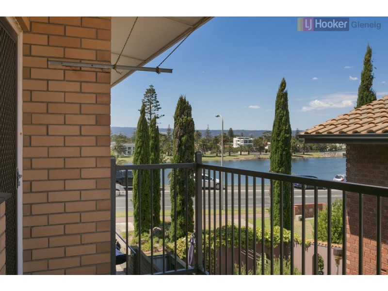 4/18 Patawalonga Esplanade, Glenelg North SA 5045