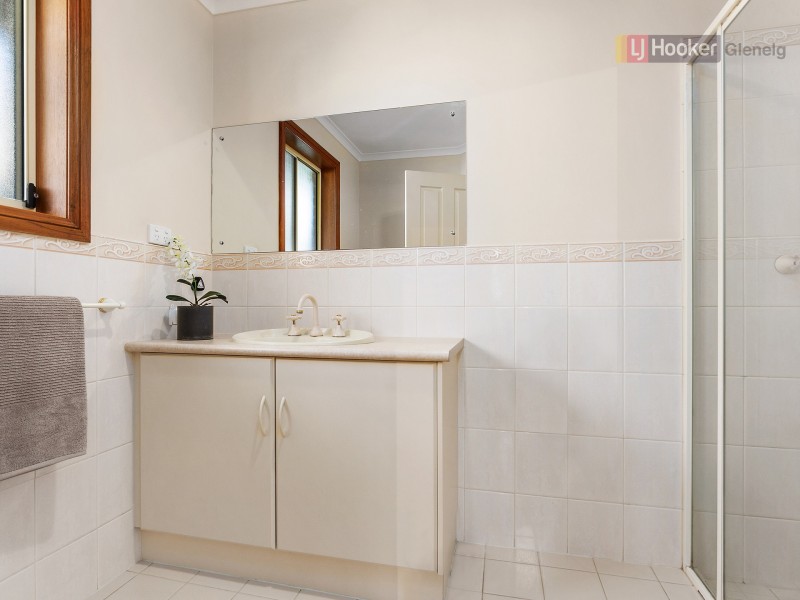 27 Seacombe Road, Sturt SA 5047