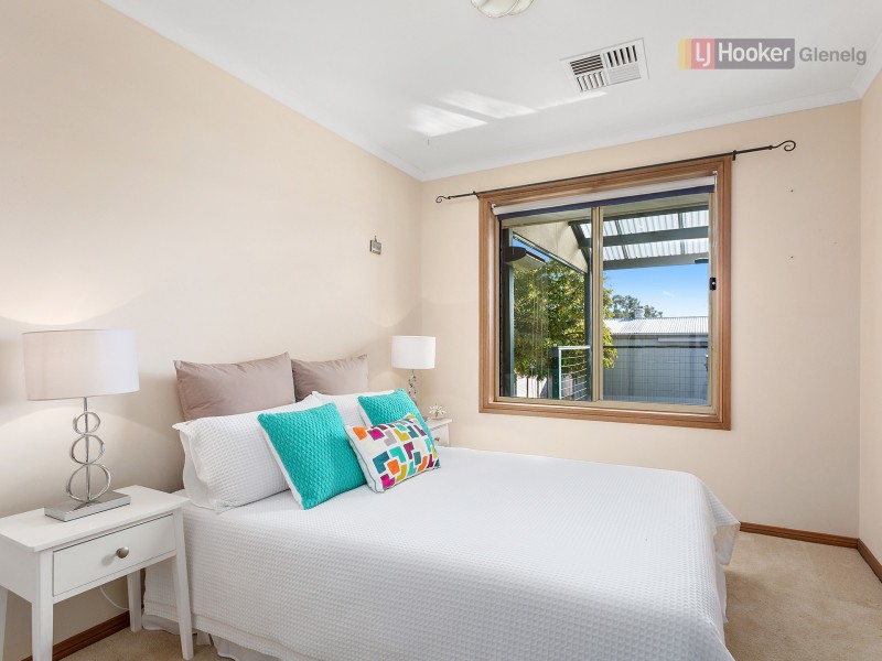 27 Seacombe Road, Sturt SA 5047