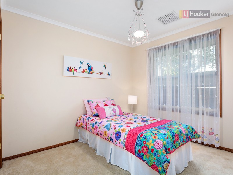 27 Seacombe Road, Sturt SA 5047