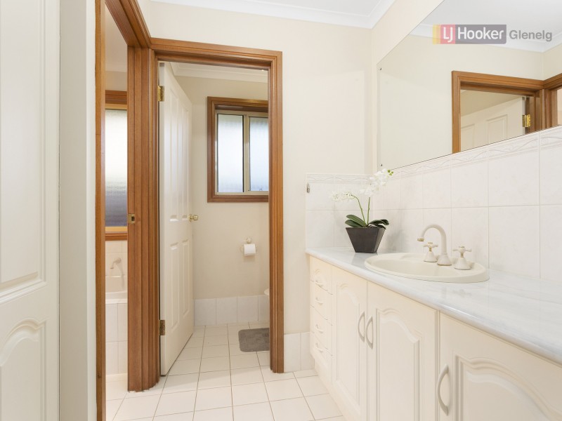 27 Seacombe Road, Sturt SA 5047
