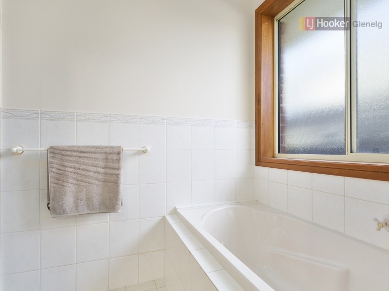 27 Seacombe Road, Sturt SA 5047