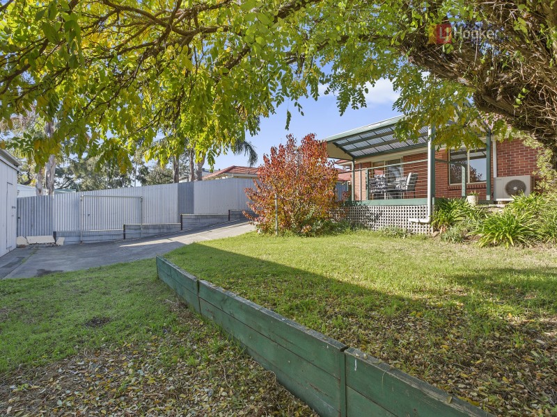 27 Seacombe Road, Sturt SA 5047