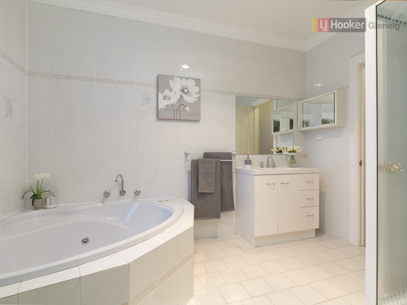 11 Osborne Road, Marble Hill SA 5137