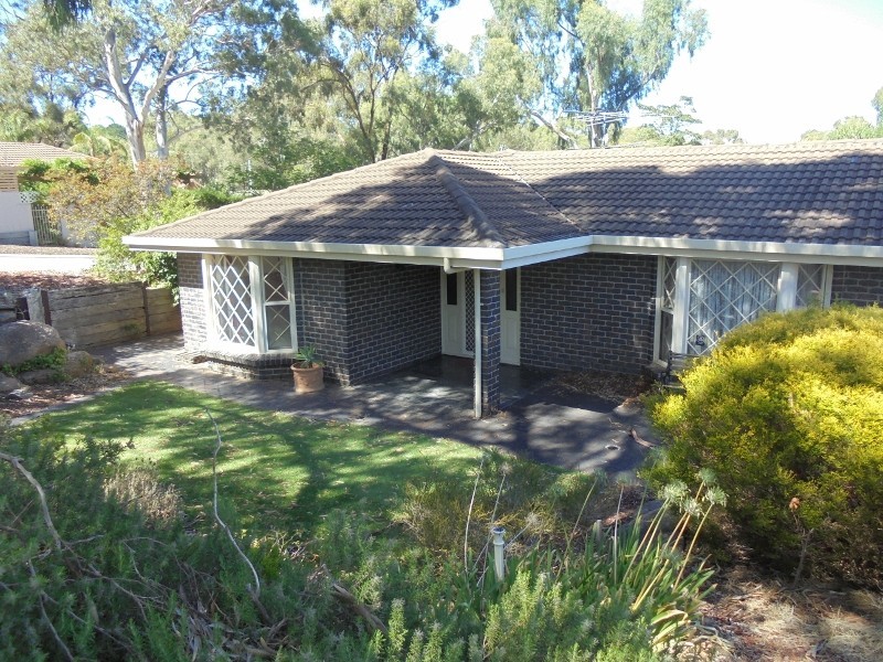 18 Outlook Drive, Aberfoyle Park SA 5159