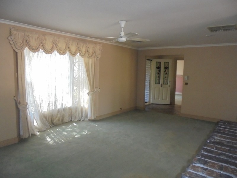 18 Outlook Drive, Aberfoyle Park SA 5159