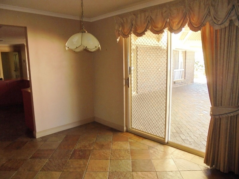 18 Outlook Drive, Aberfoyle Park SA 5159