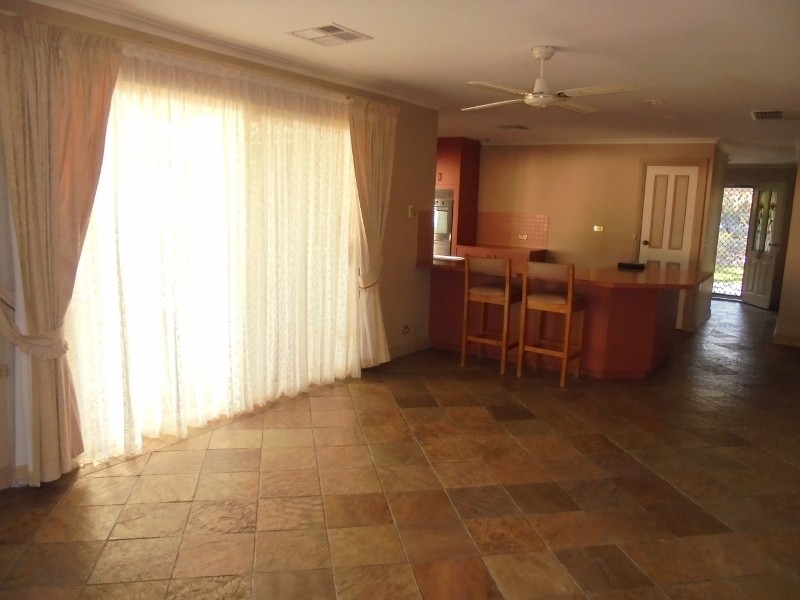 18 Outlook Drive, Aberfoyle Park SA 5159