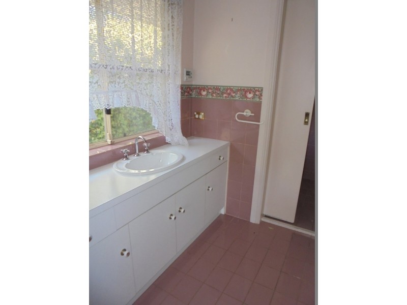 18 Outlook Drive, Aberfoyle Park SA 5159