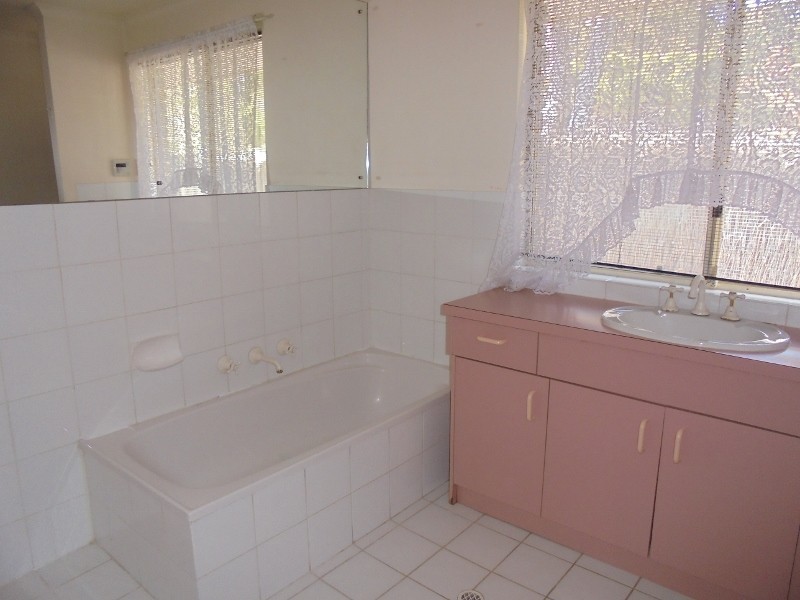 18 Outlook Drive, Aberfoyle Park SA 5159