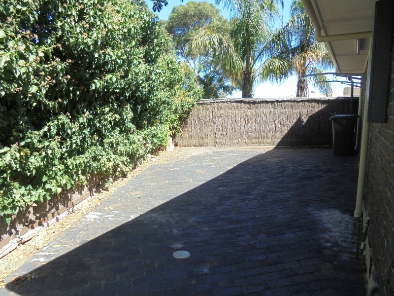 18 Outlook Drive, Aberfoyle Park SA 5159