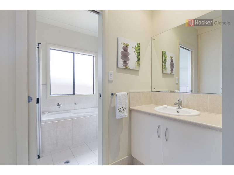 6A Nickels Avenue, Park Holme SA 5043